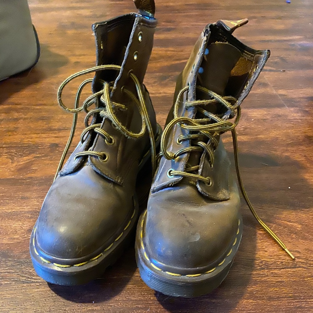 Dr Martens 1460 8-eye boots